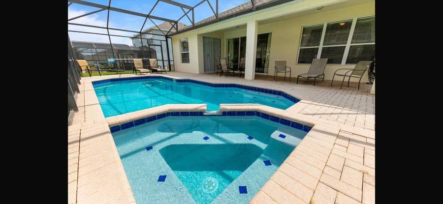 Private pool and spa at Disney Villa Dreams
