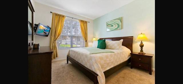 Queen room at Disney Villa Dreams
